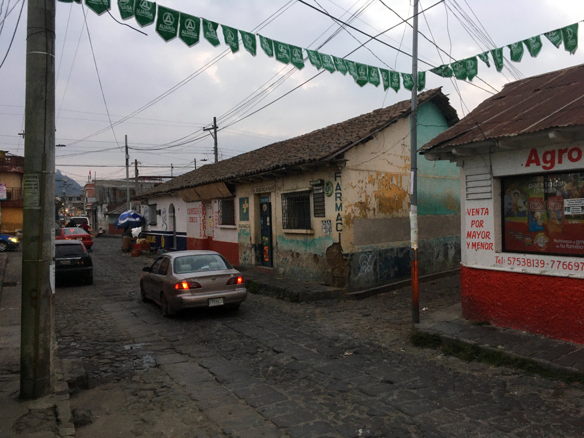 Diagonal 12, Barrio Las Flores, "Latin Quarter" in Xela, the Paris of 2021